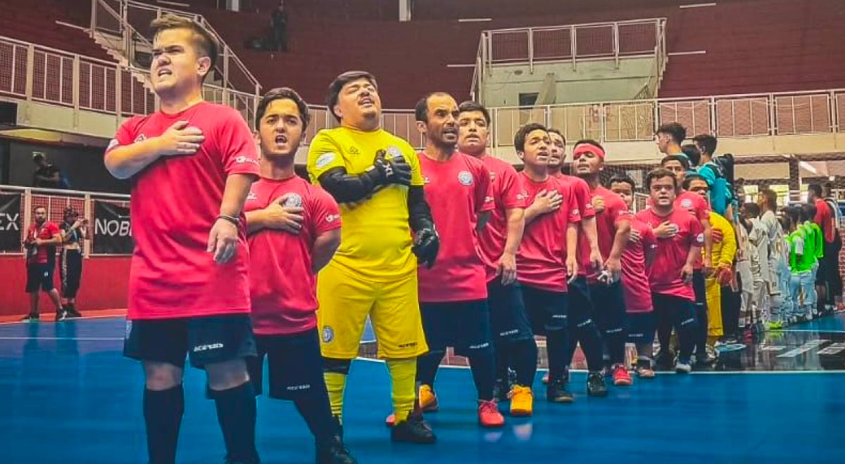  La Selección Chilena de Talla Baja ha representado al país en el extranjero en varias ocasiones. Incluso lograron un quinto lugar en el mundial de Argentina el año pasado. Hoy abogan por recibir un trato con respeto tal como cualquier otro deportista. 