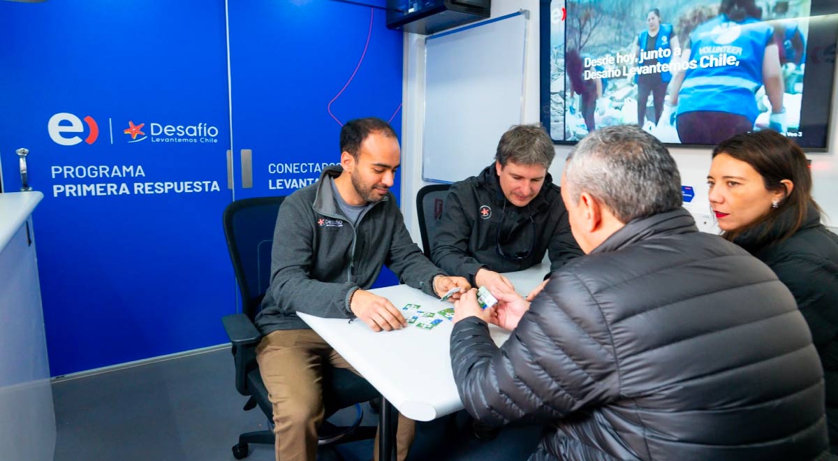  El COE Móvil fue instalado en las comunas de La Serena, Vicuña y Paihuano, con el objetivo de apoyar tanto a la ciudadanía como a los equipos que trabajan en terreno durante la contingencia. El vehículo forma parte del Programa Primera Respuesta de Entel y está especialmente diseñado para operar en contextos de catástrofes naturales, facilitando la comunicación y coordinación cuando la conectividad se vuelve un recurso esencial.